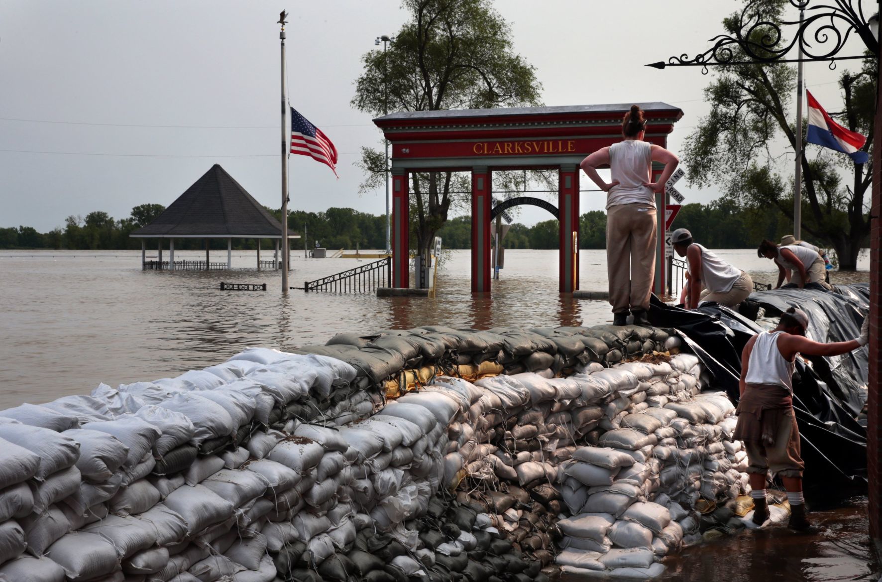 Mississippi River hovers near record level in Clarksville